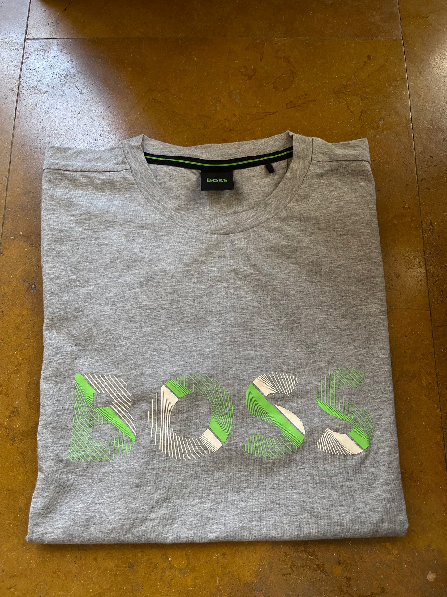 Hugo Boss Original 💯 Men Tshirt