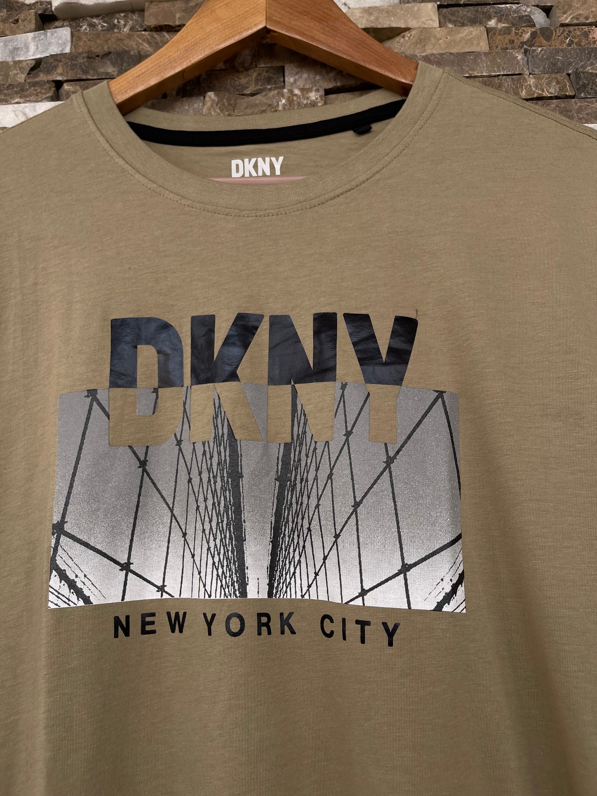 T-Shirts pour Hommes DKNY Soldes jusqu'à dès 24,00 T-Shirts pour Hommes DKNY Soldes jusqu'à dès 24,00