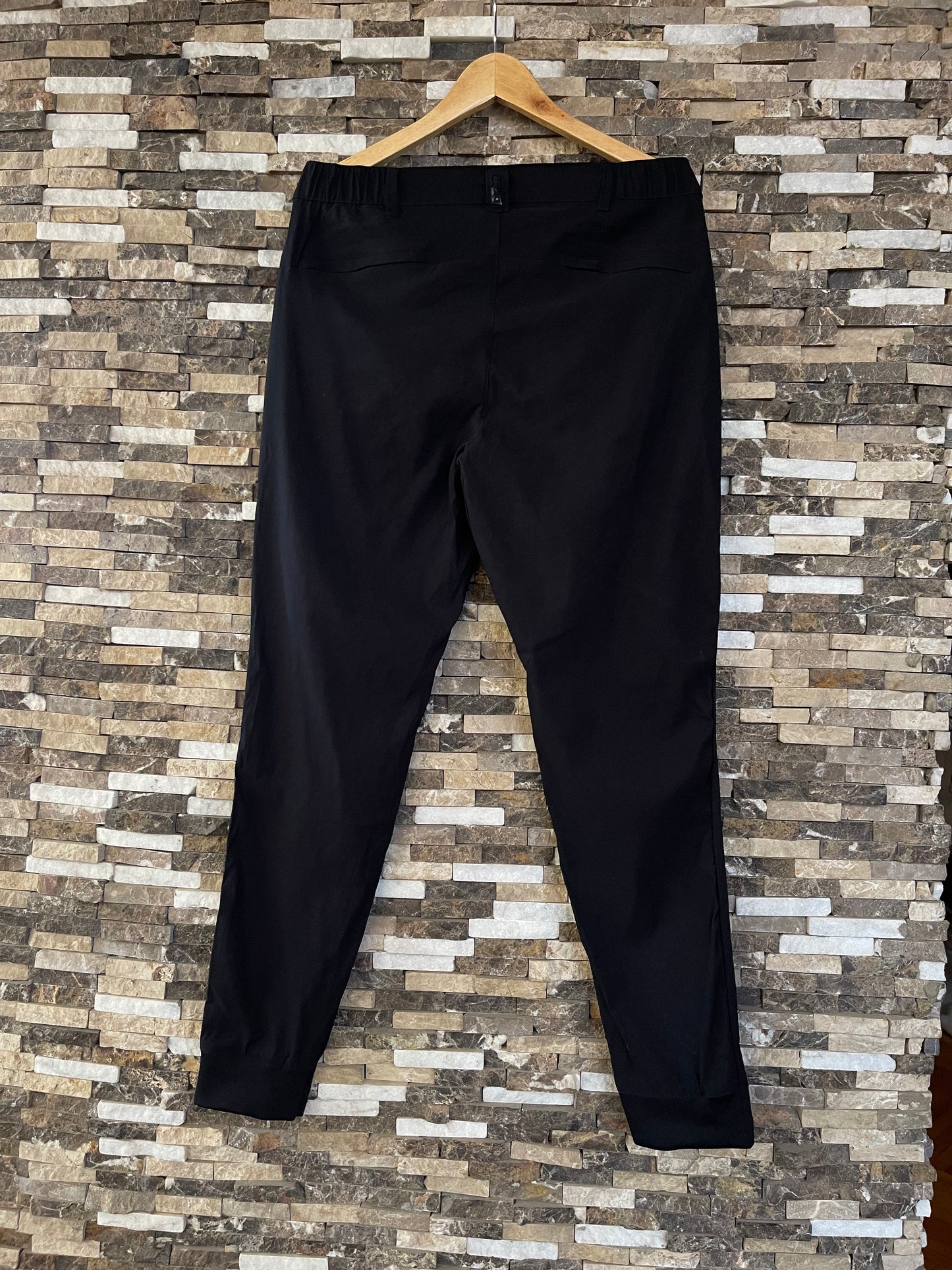 DKNY Men's Essential Stretch Tech Joggers Slim fit