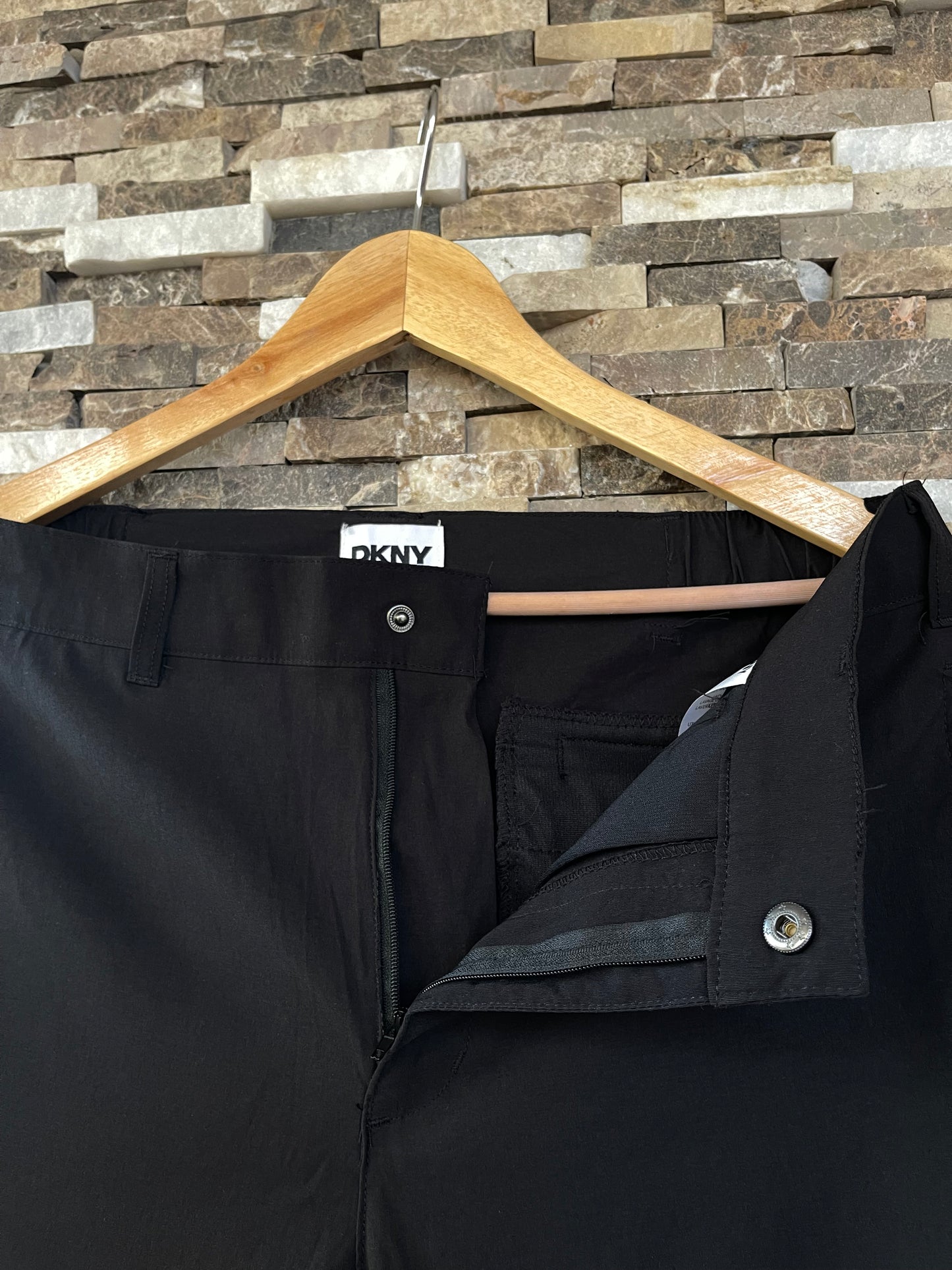 DKNY Men's Essential Stretch Tech Joggers Slim fit